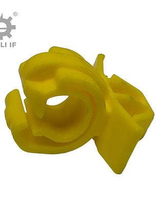 Тримач опори капота corsa d opel 13249044 13220828 1180938 1180964