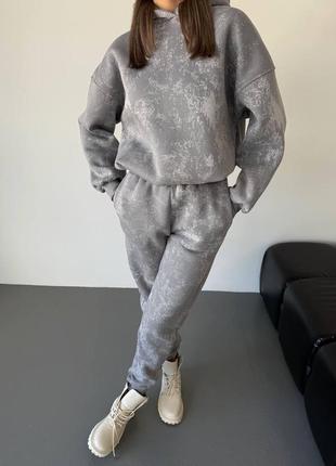Жіночий спортивний костюм
