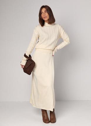 Жіночий костюм зі спідницею на запах і джемпером - молочний цвет, l (є розміри)