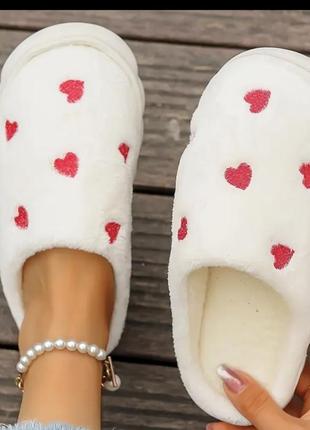Милі жіночі домашні тапочки з сердечками.36-37