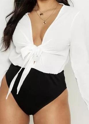 Боди с глубоким декольте