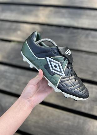 Футбольні бутси umbro