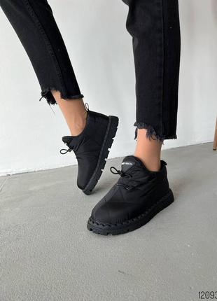 Сноубутси с плащевки черные