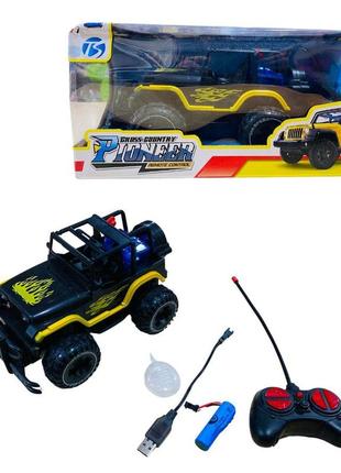 136-14b  машинка масштаб 1:16, ездит в разнные стороны, свет, звук, выпускает пар, в коробке