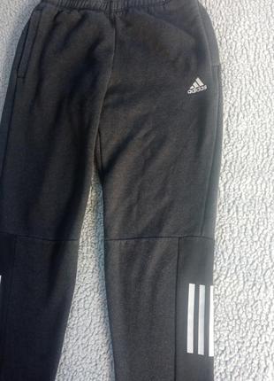Adidas штани. s size. вживані.