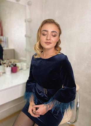 Сукня оксамитова з пірʼям