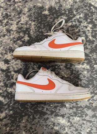 Продаю женские кроссовки nike