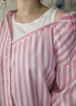 Рубашка в розовую полоска с открытым плечом и майкой reserved2 фото