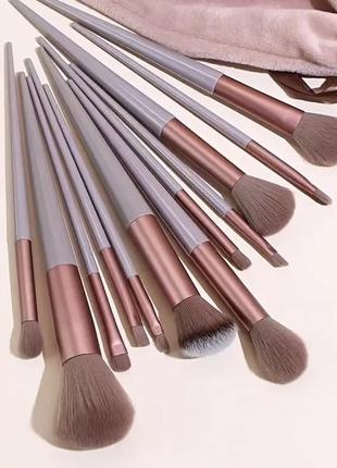 Набор из 13 премиум кисточек для макияжа с сумкой для хранения