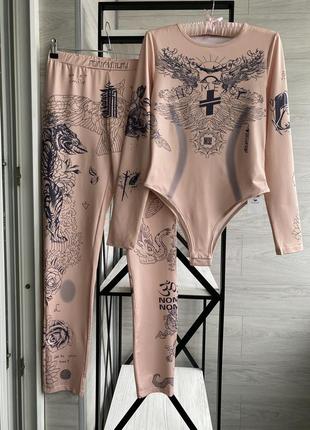 Ошатний комплект двійка, боді з лосінами, трикотажний комплект з принтом тату (фабричний китай)