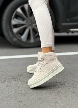 Високі жіночі кросівки зимові