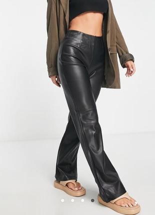 Стильные, тепленькие черные штаны, брюки из экокожи, кожзама asos