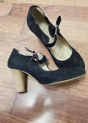 Женские туфли на каблуке