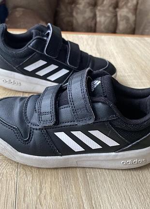 29 кроссовки adidas. оригинал