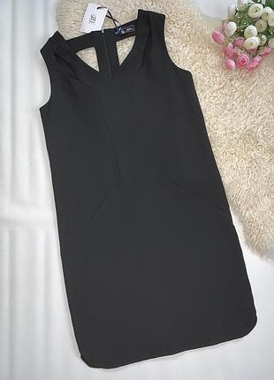 Елегантна сукня з ефектними плечиками та спинкою