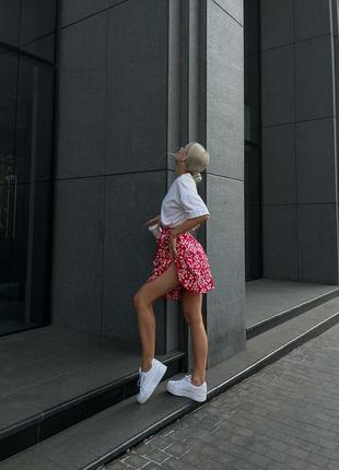 Юбка мини на запах с поясом с цветочным принтом юбка красная с рюшками короткая летняя трендовая стильная6 фото