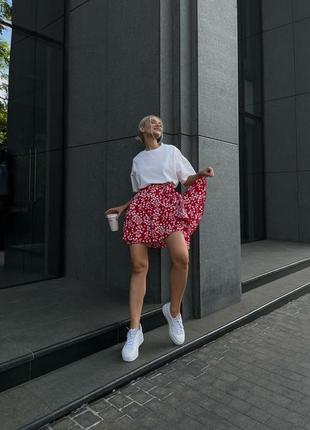 Юбка мини на запах с поясом с цветочным принтом юбка красная с рюшками короткая летняя трендовая стильная3 фото