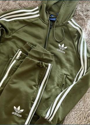 Спортивний костюм adidas