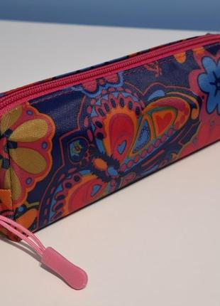 Пенал для ручок та канцелярії.