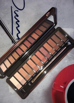 Палетка палітра набір тіней для повік очей із пензликом пензлем eveline charming mocha eyeshadow коричневі нюдові нюд матові шимерні блискучі сатинові