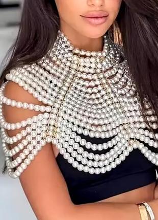 Украшение из искусственных жемчужин7 фото