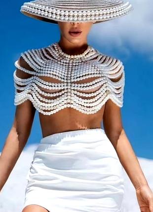 Украшение из искусственных жемчужин6 фото