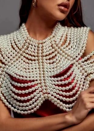 Украшение из искусственных жемчужин5 фото