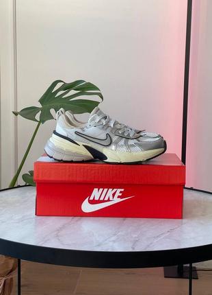 Кросівки nike v2k run summit white metallic silver7 фото