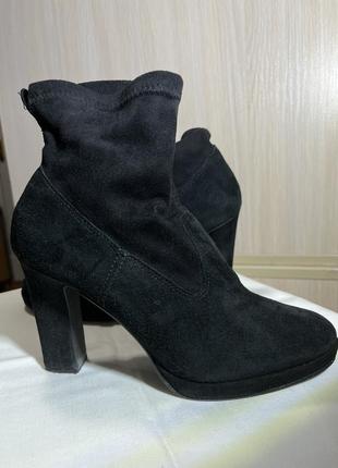 Туфлі на підборах