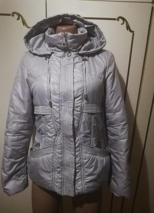 Продам осеннюю куртку.