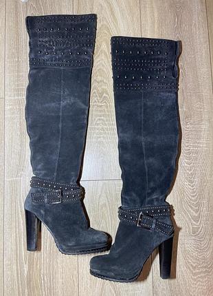 Замшевые сапоги ботфорты на каблуке