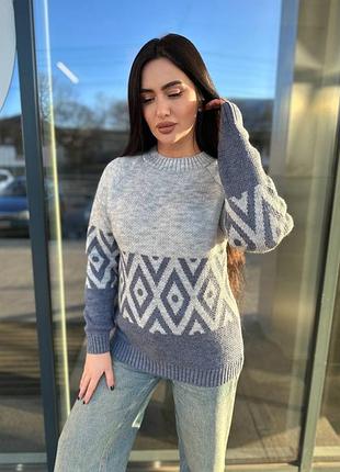 Женский свитер в цветах 10