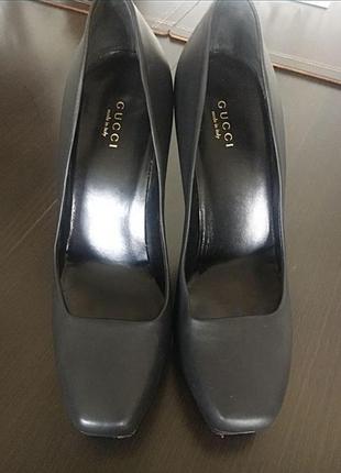 Туфлі чорні шкіряні gucci