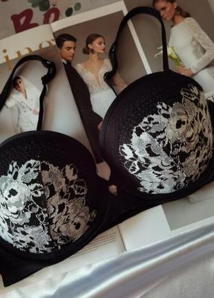 Брендовий сатиновий бюстгальтер на тонкому поролоні розміру 75c