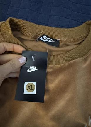 Пуловер горчичный,с,м размер,новый nike.