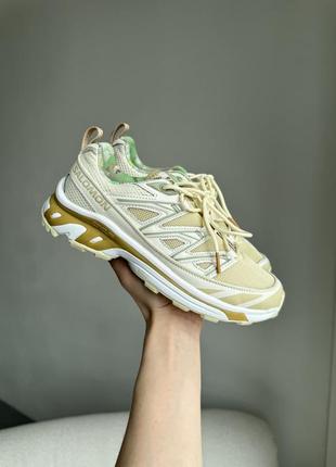 Топові жіночі кросівки salomon xt-6 white/gold