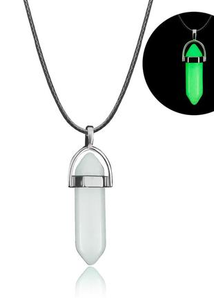 Кулон камень мага, что светится в темноте зеленым цветом