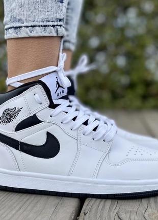 Jordan 1 mid ‘white black logo’