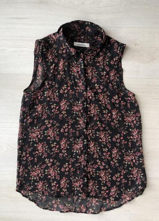 Женская блуза, подойдет к размеру m
могу сделать замеры или фото на теле
если доставка укрпоштой + 10гр