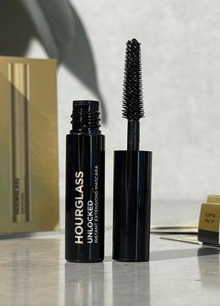 Об'ємна та подовжуюча туш для вій hourglass unlocked instant extensions mascara 2.7 g