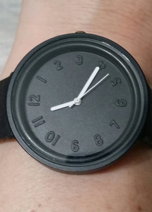 Класичний годинник. новий