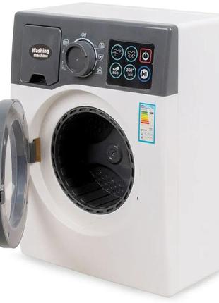 Іграшкова пральна машина обертається барабан на батареях