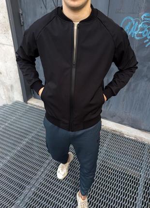 Крутезний бомбер із водовідштовхуючого матеріалу софт шел calm black softshell