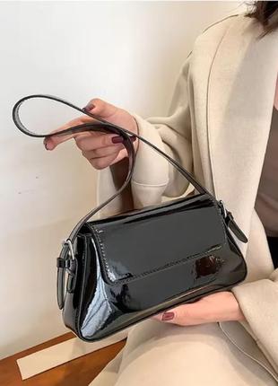 Трендова чорна сумка лак для твого стильного look-у 😉