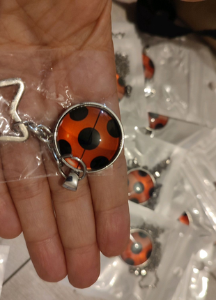Брелок червоний з чорними цяточками леді баг lady bug сонечко
