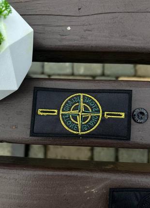 Патчи от бренда stone island