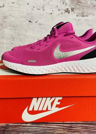 Нові кросівки nike revolution 5