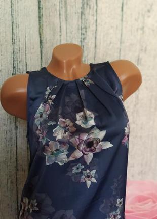 Шелковистое платье с цветами3 фото