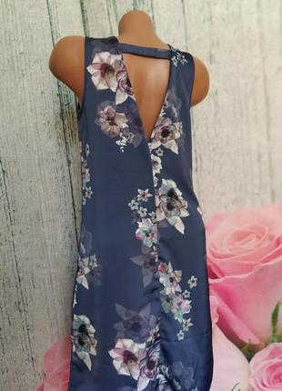Шелковистое платье с цветами4 фото
