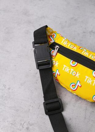 Детская бананка с принтом tik tok поясная сумка для детей с лого тик ток модная текстиль желтая3 фото
